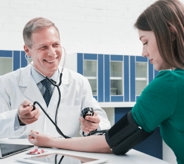 Specialist doctor consulting with patient